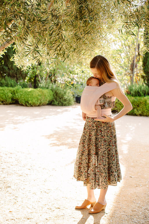Ergobaby Mochila Portabebé Embrace - Rosa