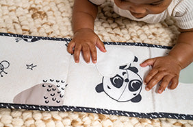 Tiny Love Livro de Atividades Black & White Decor