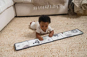 Tiny Love Livro de Atividades Black & White Decor
