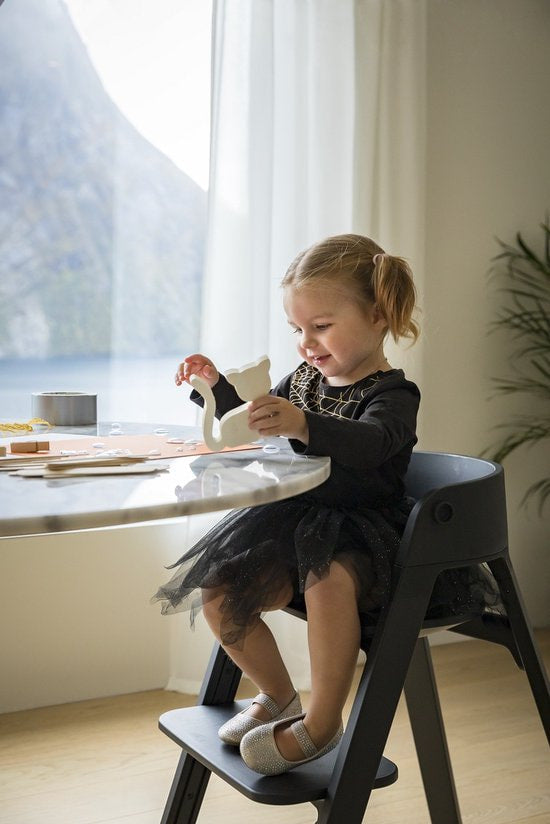 Stokke Steps Bundles - Assento Preto/Patas Pretas (Faia)