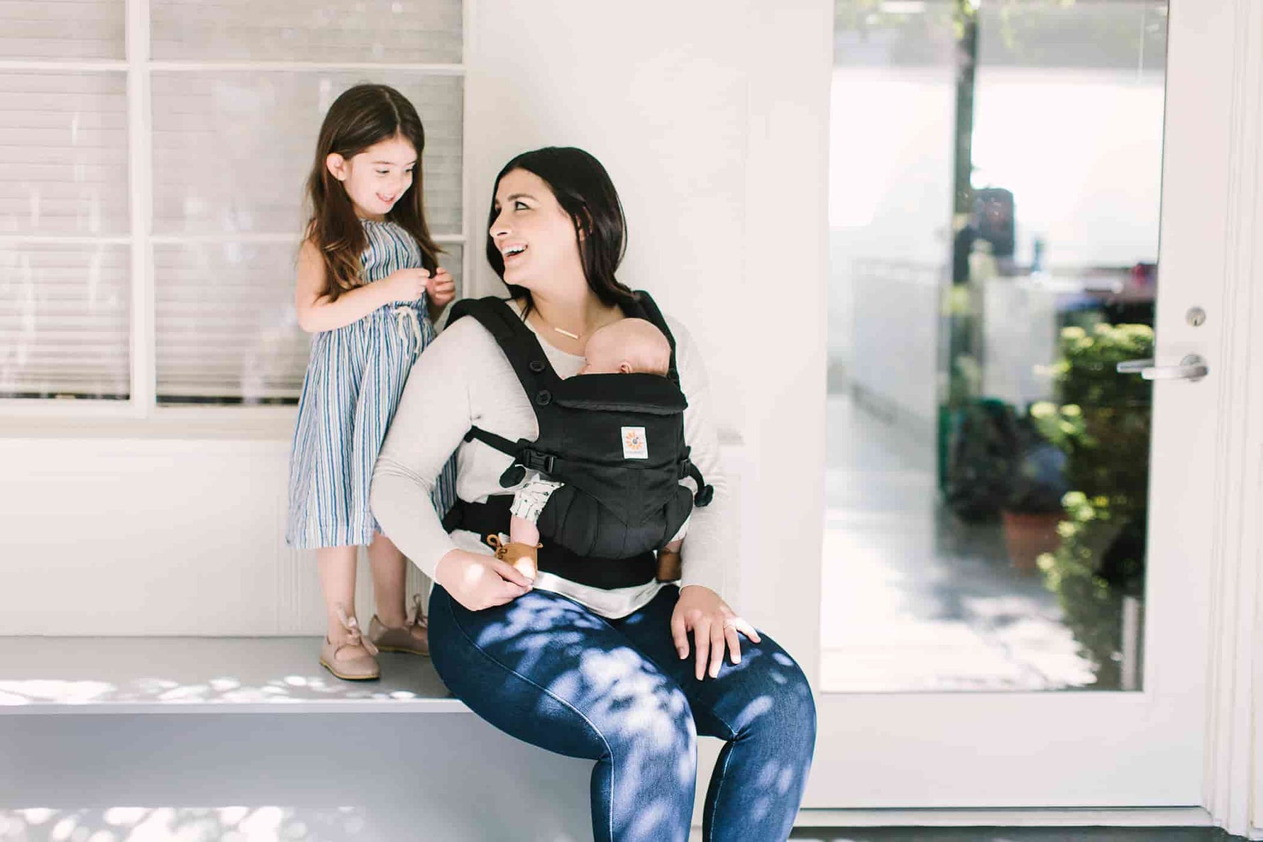 Ergobaby Omni Clássico Negro - Mochila Portabebé