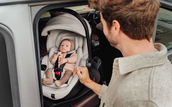 Trio Rio Carrinho de Bebé + Ovinho Baby-Safe Pro + Base Isofix Vario 5Z da Britax Römer - Style Teak
