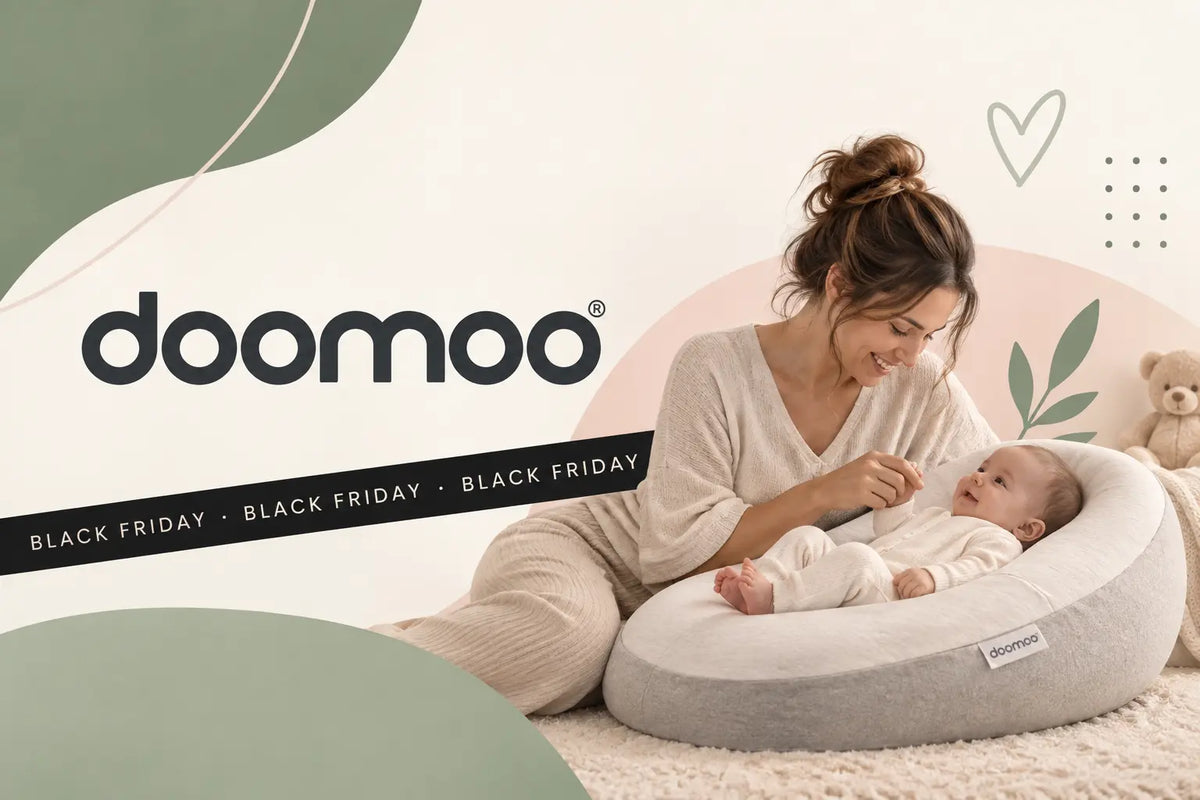 Mãe com bebé numa almofada Doomoo na Black Friday Bonabebe