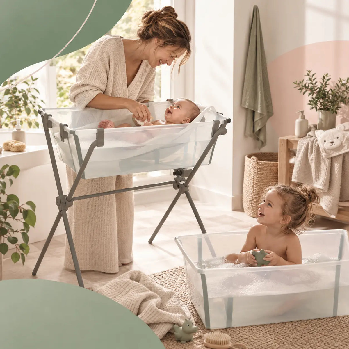 Bebés na hora do banho com banheira Stokke
