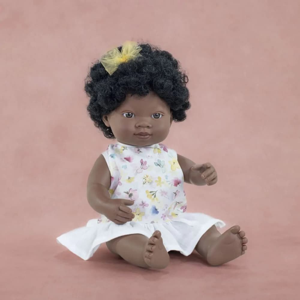 Boneca Africana 38 cm My Friends & Me da Miniland - Dos 10 meses aos 6 anos
