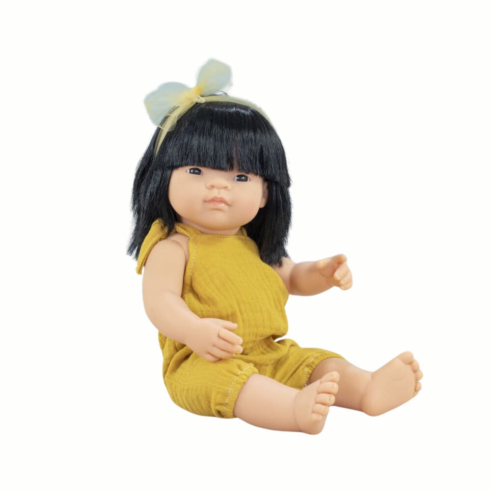 Boneca Asiática 38 cm My Friends & Me da Miniland - A partir dos 10 meses