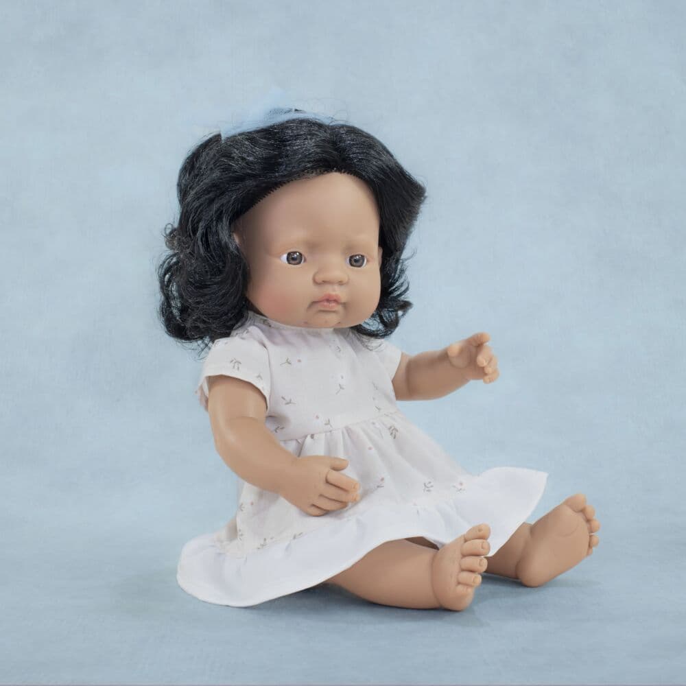 Boneca Latino-Americana 38 cm My Friends & Me da Miniland - A partir dos 10 meses