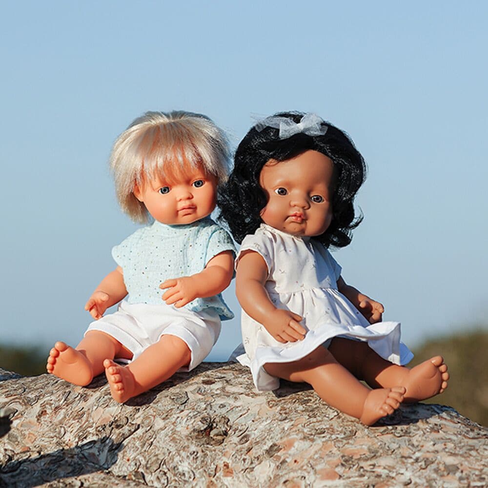Boneca Latino-Americana 38 cm My Friends & Me da Miniland - A partir dos 10 meses