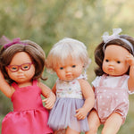 Boneca Caucasiana com Síndrome de Down e Óculos 38 cm My Friends & Me da Miniland - A partir dos 3 anos