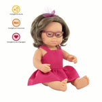 Boneca Caucasiana com Síndrome de Down e Óculos 38 cm My Friends & Me da Miniland - A partir dos 3 anos
