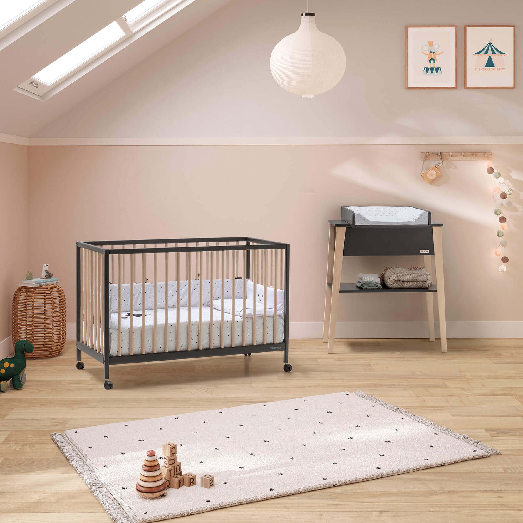 Cama Mountain 120x60 da Micuna - Antracite/Madeira