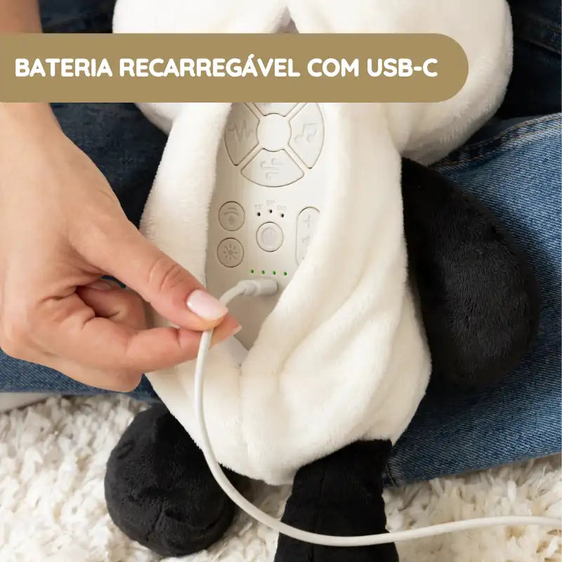 Tiny Love Peluche Panda Snuggly Buddy com Luz e Som