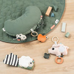 Done by Deer Brinquedo para tummy time Tiny farm Verde