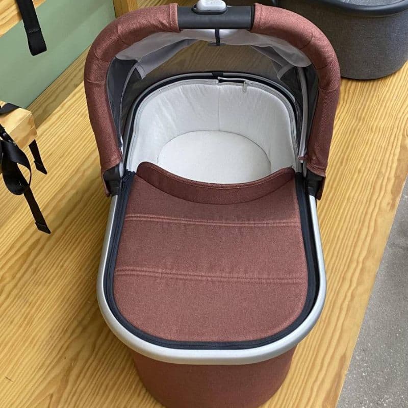 UPPAbaby Carrinho de Passeio Vista V2 Duo - Lucy (Chassis em Alumínio)