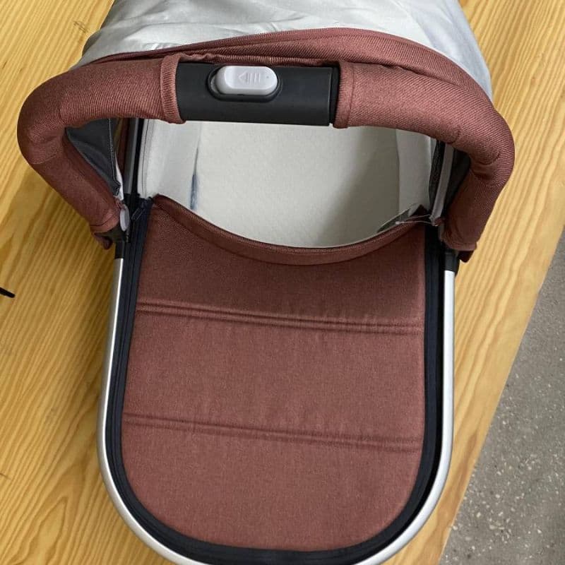 UPPAbaby Carrinho de Passeio Vista V2 Duo - Lucy (Chassis em Alumínio)