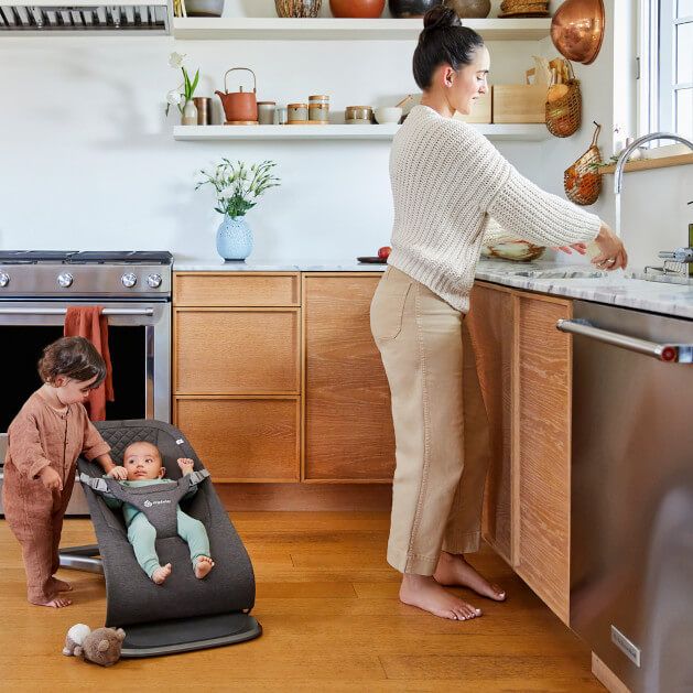 Ergobaby Espreguiçadeira Evolve - Cinza Escuro