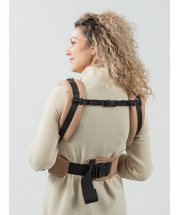 Isara Mochila Portabebé Quick Full Buckle V2 - Macchiato