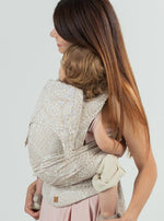 Isara Quick Half Buckle Mochila Portabebé - Majestic Ivory Forest
