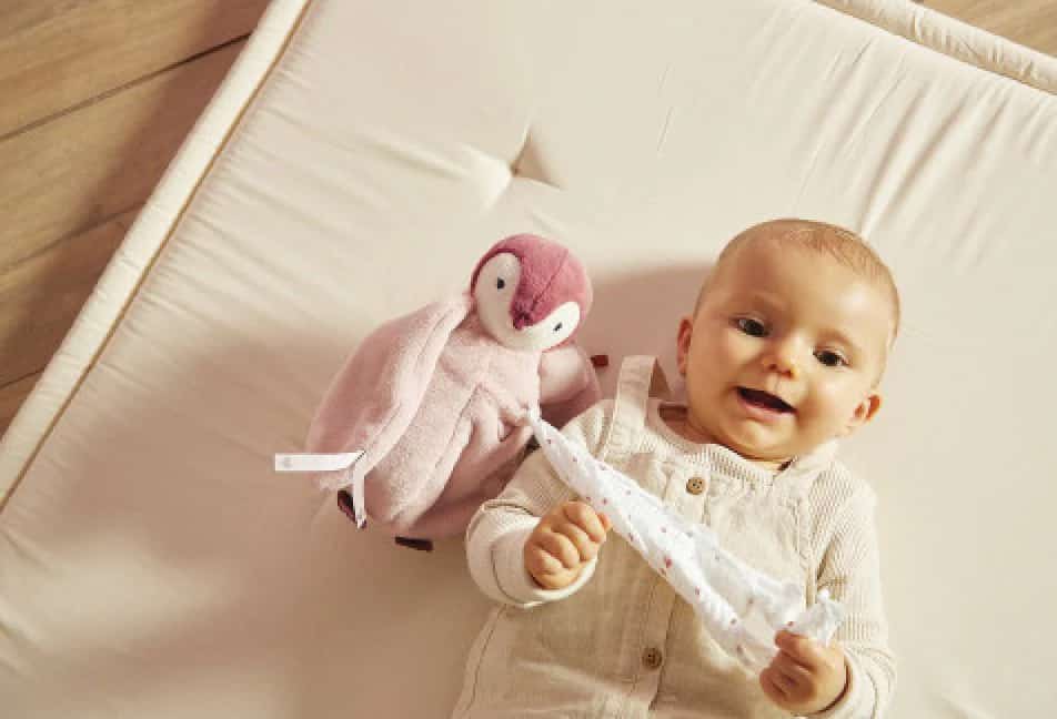 Kaloo Peluche Pinguim para Beijar - Rosa