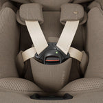 Maxi-Cosi Mica Slide Pro Authentic Truffle detalhe do arnês E-Buckle