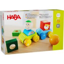 Haba - Jogo De Empilhamento De Cristais Coloridos apresenta carros de madeira em azul, amarelo e verde, com blocos coloridos em forma de cubo e cilindro, ideal para crianças a partir de 1 ano.