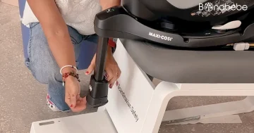Maxi-Cosi Mica 360 Pro - Comece por recolher o pé de apoio